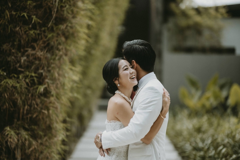 Soori Bali Wedding Hug