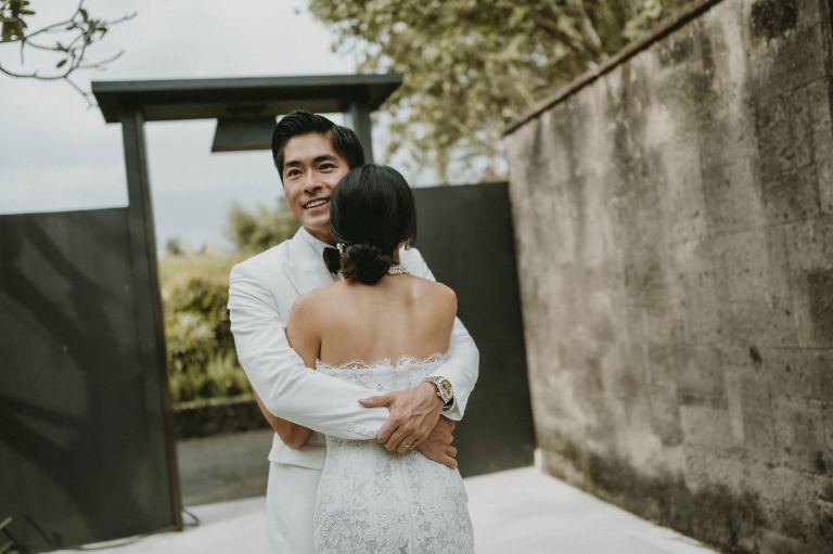 Soori Bali Wedding Hug